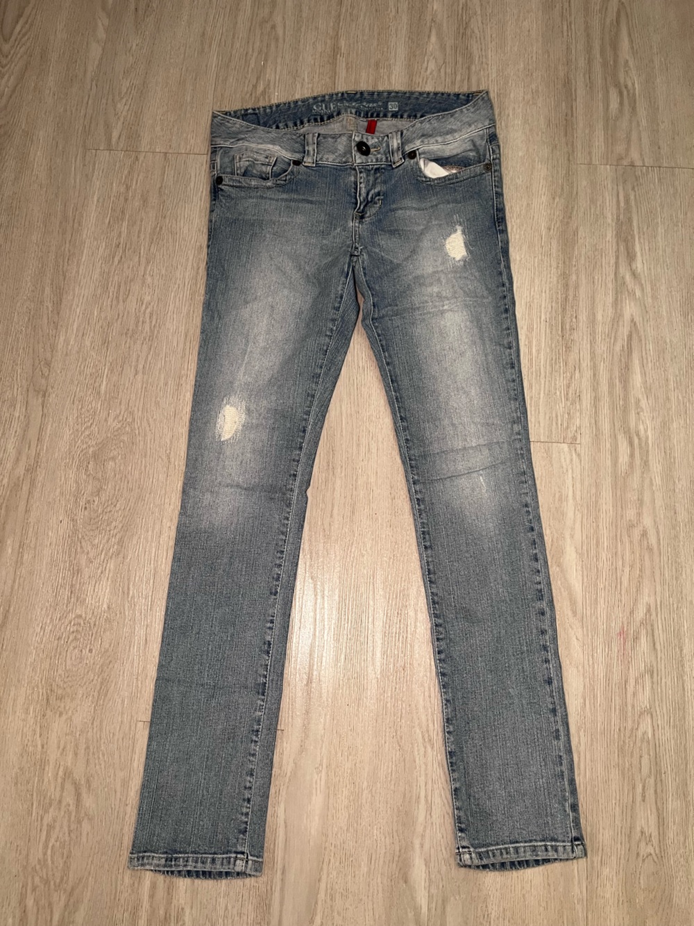 Guess Women's Straight Leg Jeans in Washed Blue with Distressing 30